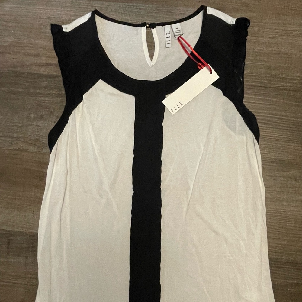 081 NWT Elle size M Blouse